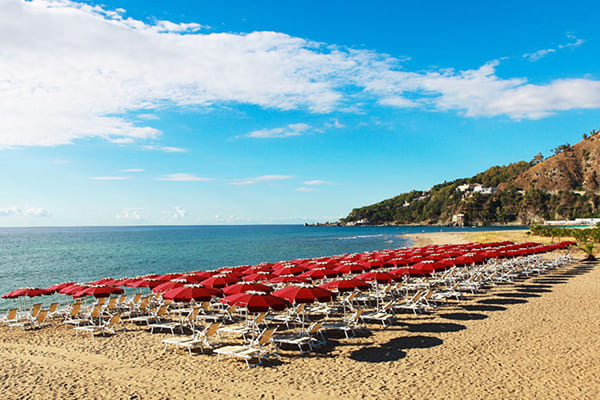 spiaggia-attrezzata-club-esse-sunbeach